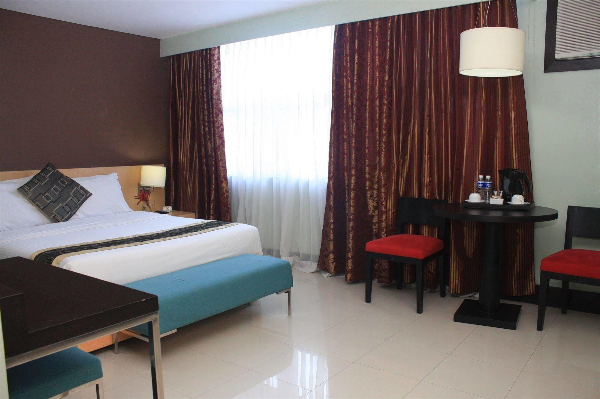 Manila Grand Opera Hotel Exteriör bild